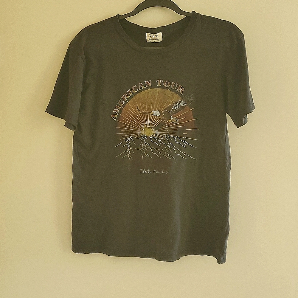 Urban Outfitters vintage tee. Size small. Like new